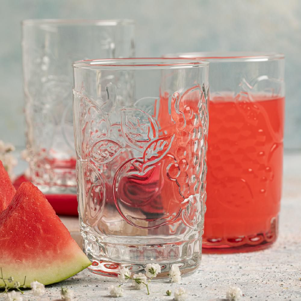 Viste tu mesa a todo color con estos vasos de cristal - StyleLovely