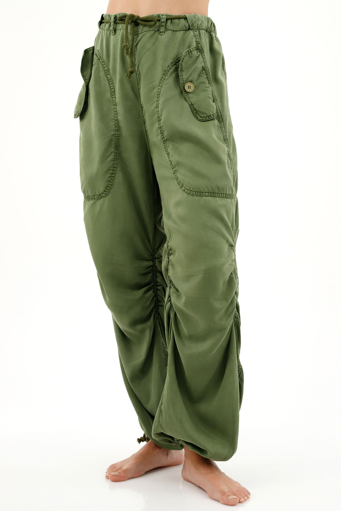 Pantalón verde tipo jogger para mujer 4