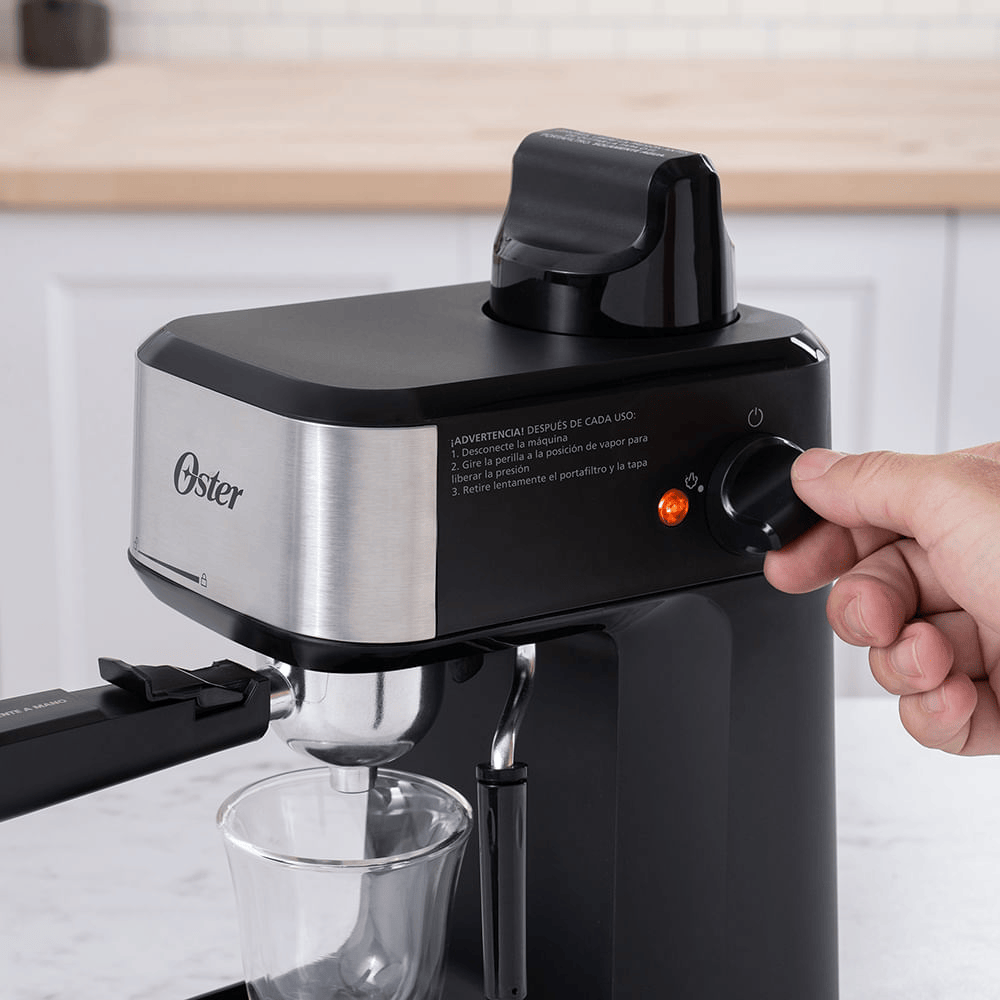 Cafetera Oster Espresso y Cappuccino 4 Tazas BVSTEM3300 Negro img #6