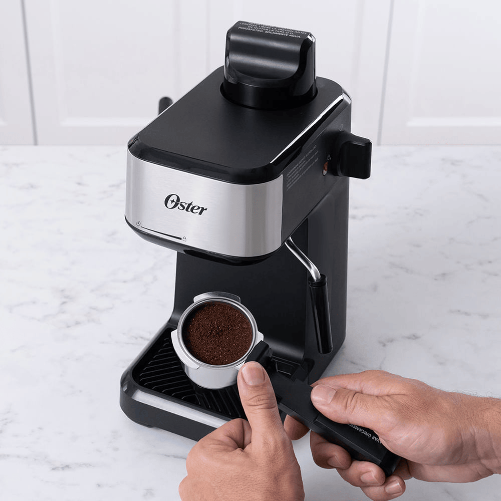 Cafetera Oster Espresso y Cappuccino 4 Tazas BVSTEM3300 Negro img #5