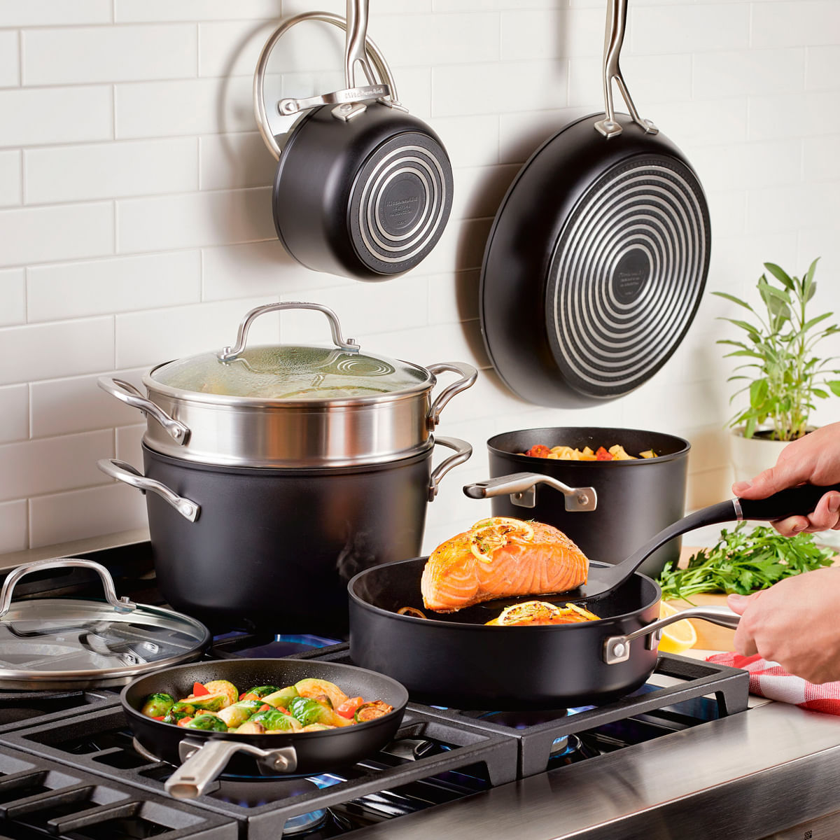 Juego de Ollas 11Pzs, anodizado duro antiadherente, Negro, KitchenAid. img #2