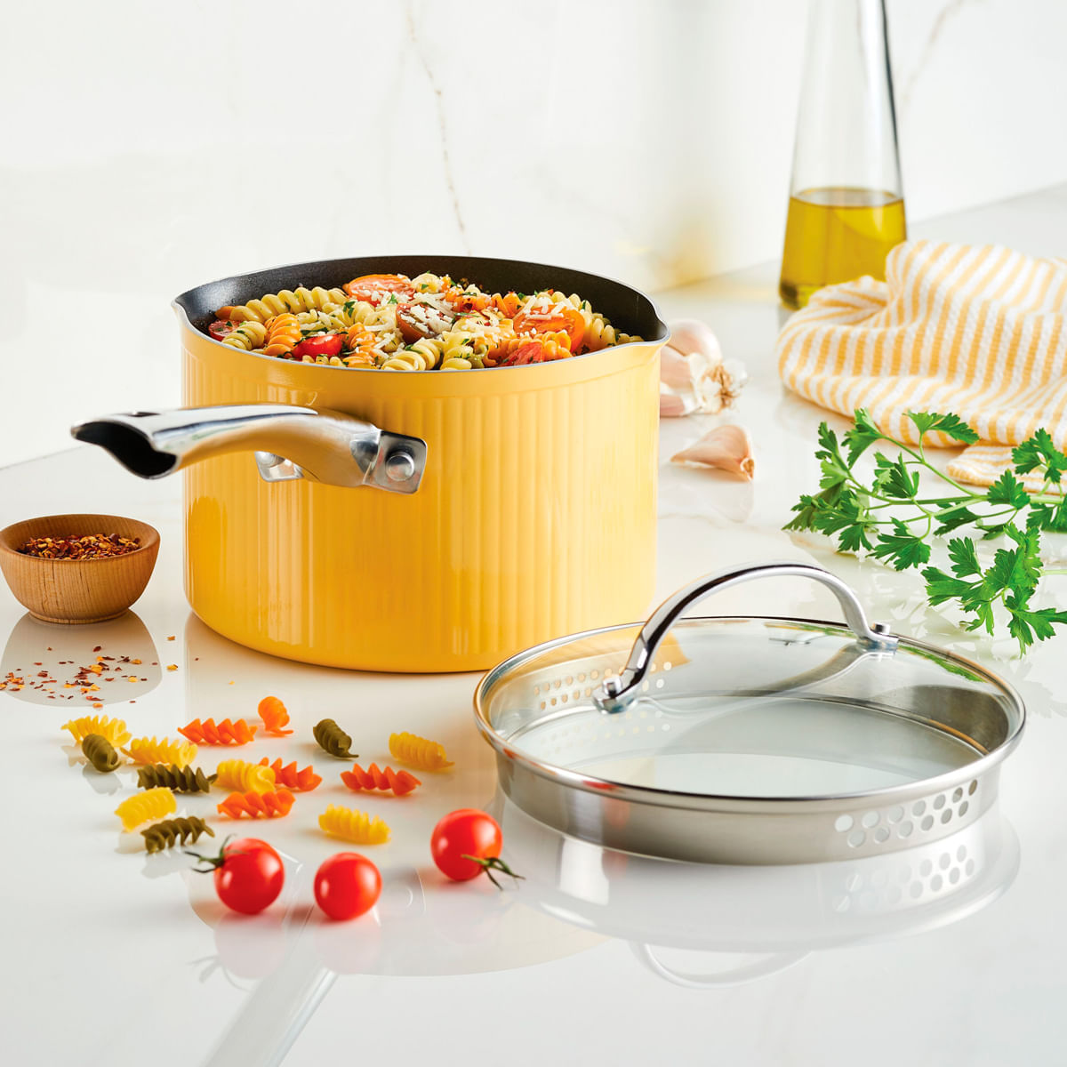 Perol antiadherente 18cm con tapa Farberware img #2