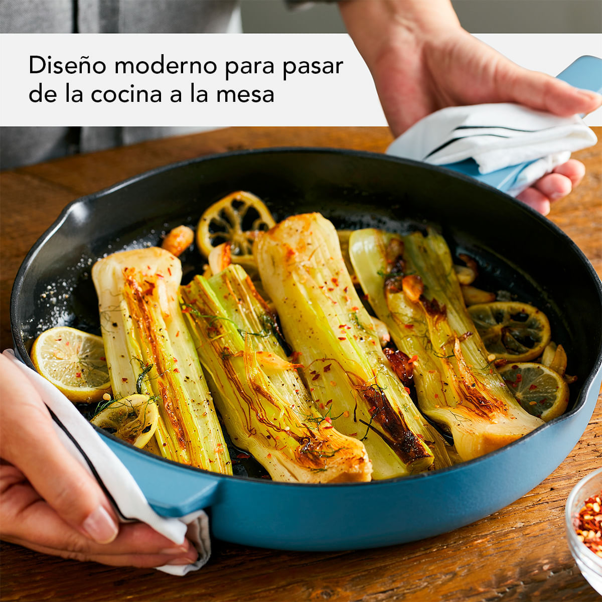 Sarten 30 cm con asa y picos vertedores, Hierro Fundido, Esmaltado. KitchenAid img #10