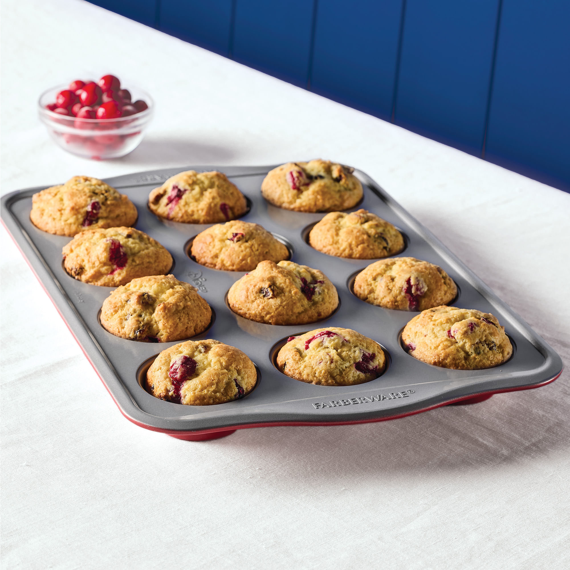 Molde para 12 cupcakes. Acero con antiadherente. Farberware rojo img #3