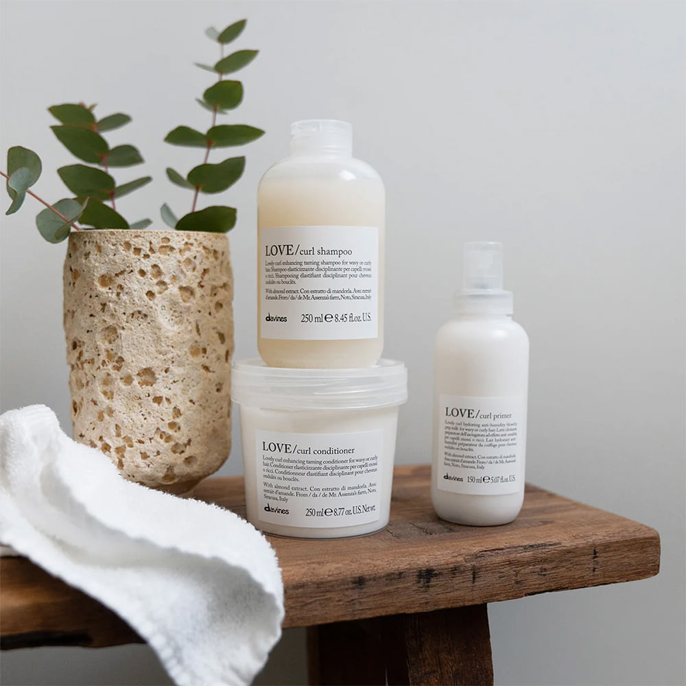 Essential Haircare Love Curl Shampoo - Davines img #3