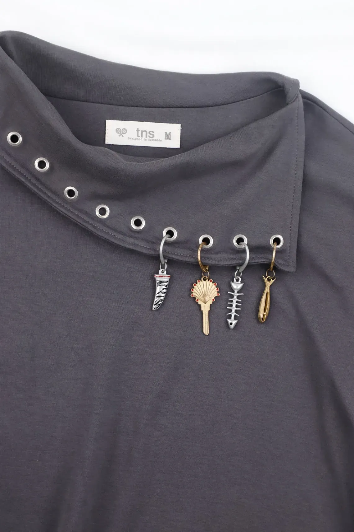 Set de mini charms con dijes mixtos en metal bicolor para mujer img #2
