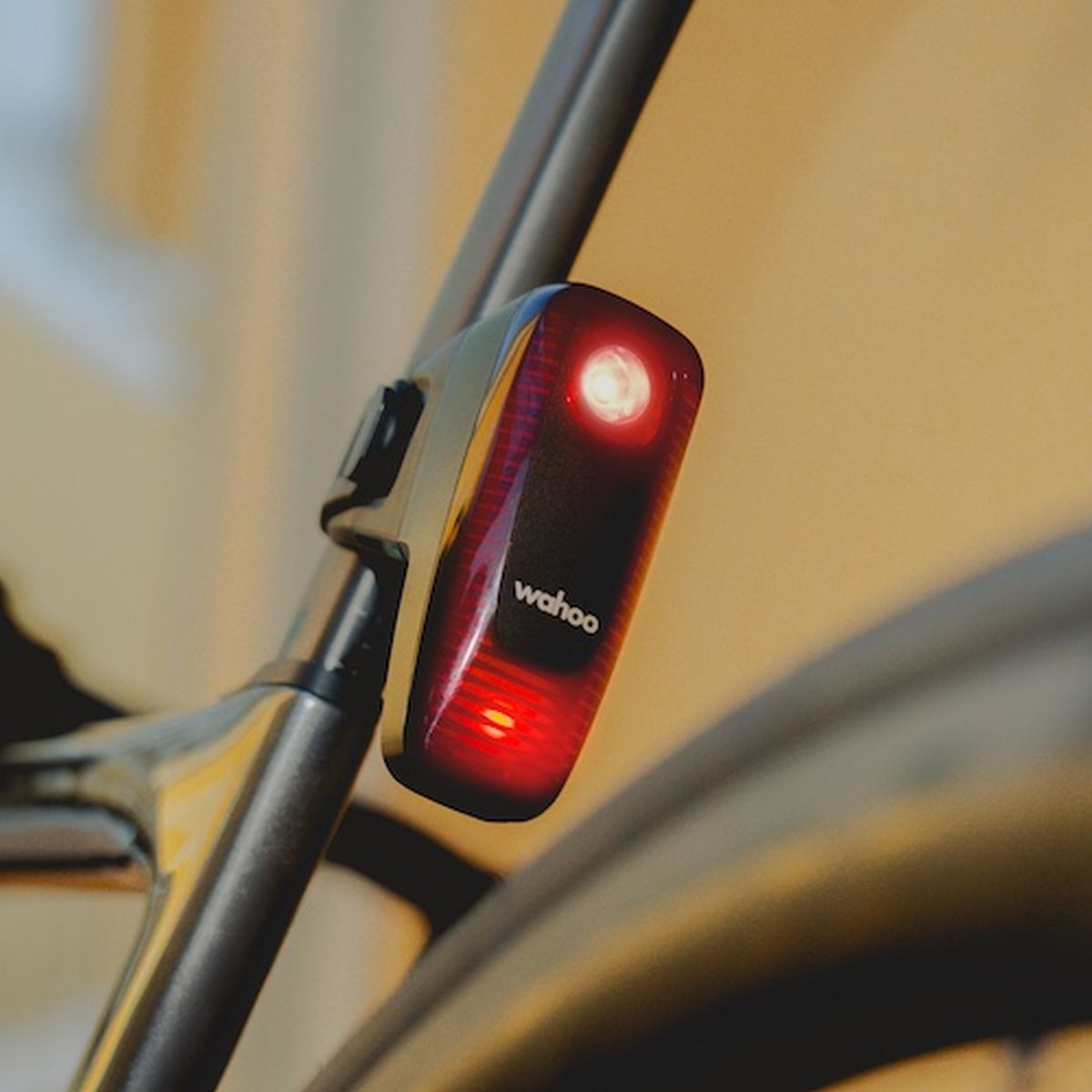 Luz Trasera Wahoo Trackr Radar Negra 53 Lm img #6