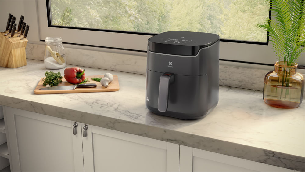 Freidora de aire Electrolux 5.6L Cocción 360 Grados negro EAF45 img #12